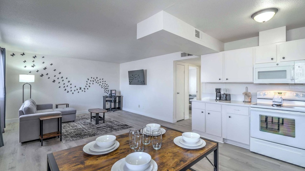 Las Vegas House | Vegas Getaway Near Strip! Sleeps 6!