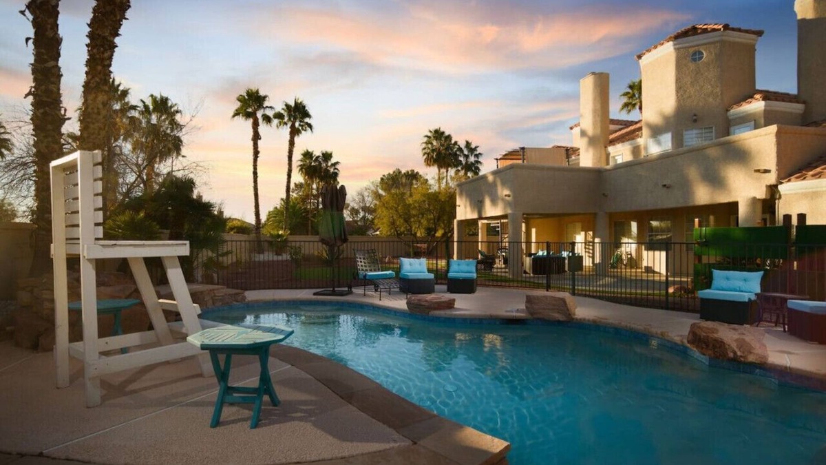 Canyon Gate House | Vegas Oasis 15 min strip - Spacious 4 BR 3.5BA Sleeps 14