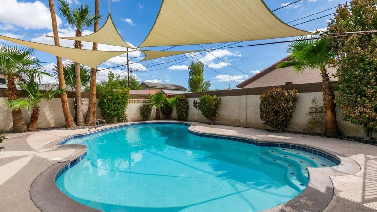 Rancho Oakey House | Vegas Oasis Summary: