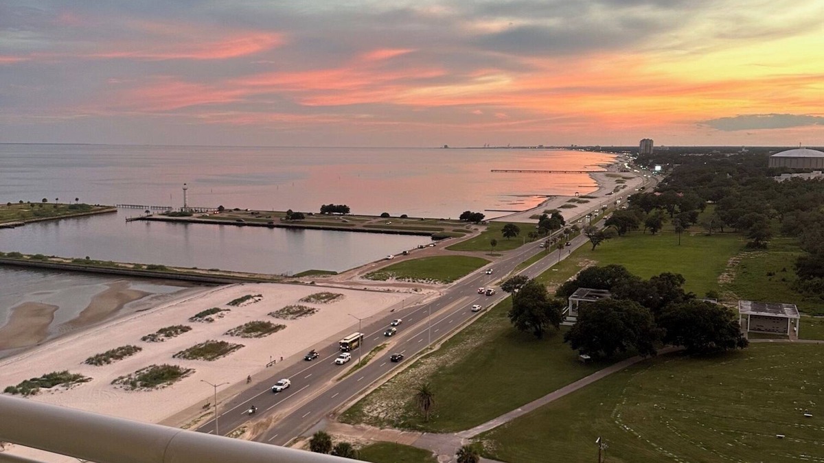 Biloxi Condo | Vegas on the Gulf! Enjoy the sunset from the 16th floor balcony.