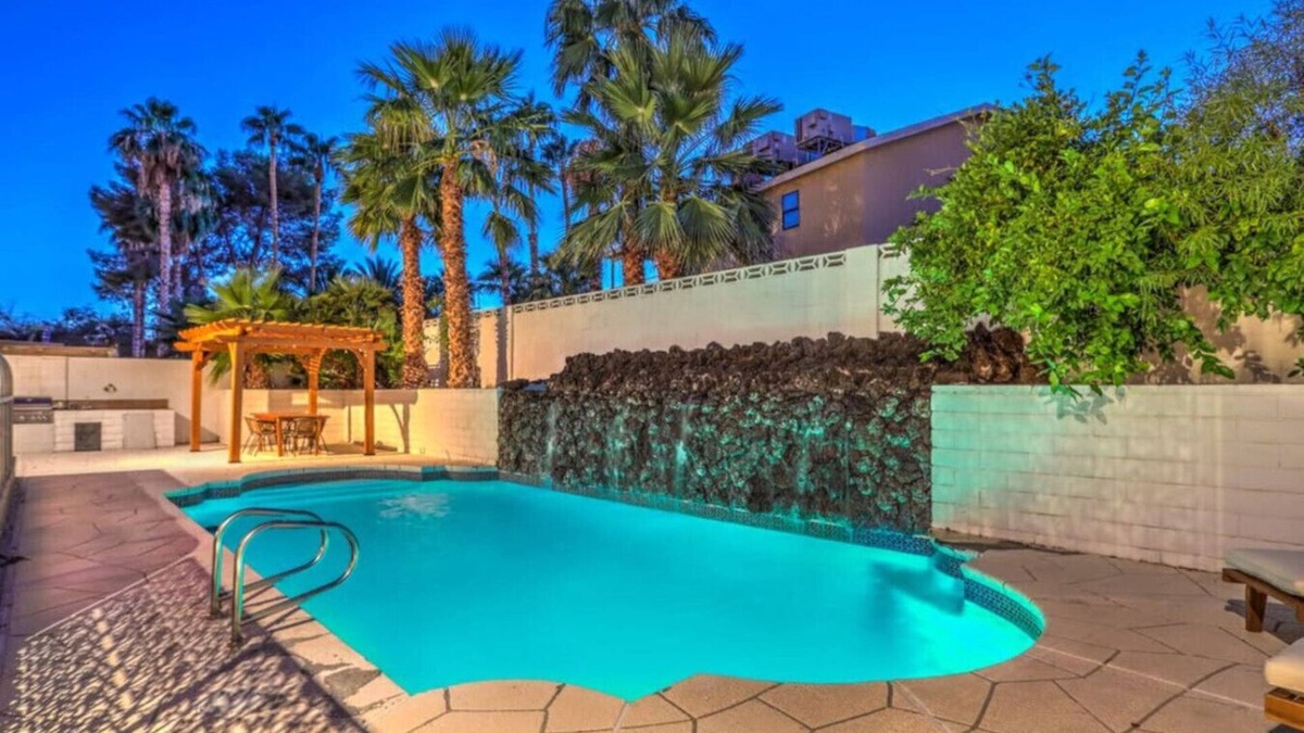 Paradise Villa | Vegas Strip Luxury Pool Villa, Jacuzzi, Pool Table