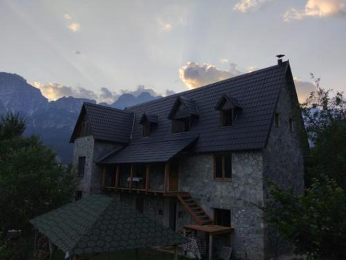 Shale House | Vellezrit Shkambi