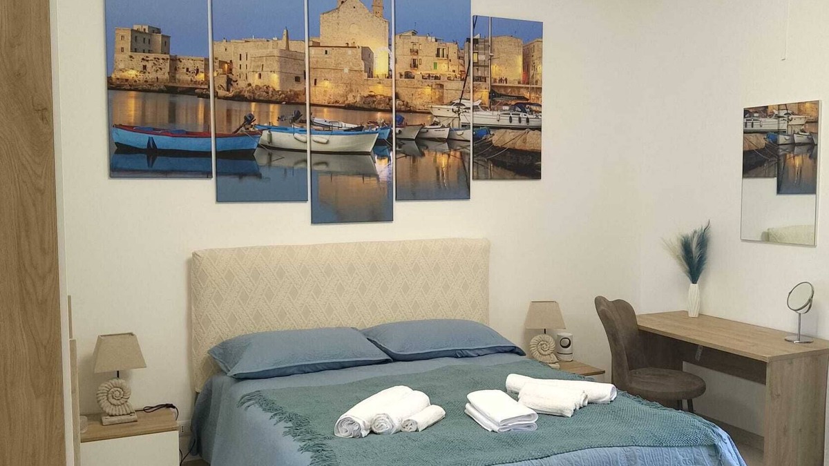 Giovinazzo Apartment | Vello Blu Apartment 5 minutes from the sea, the station and the historic center.