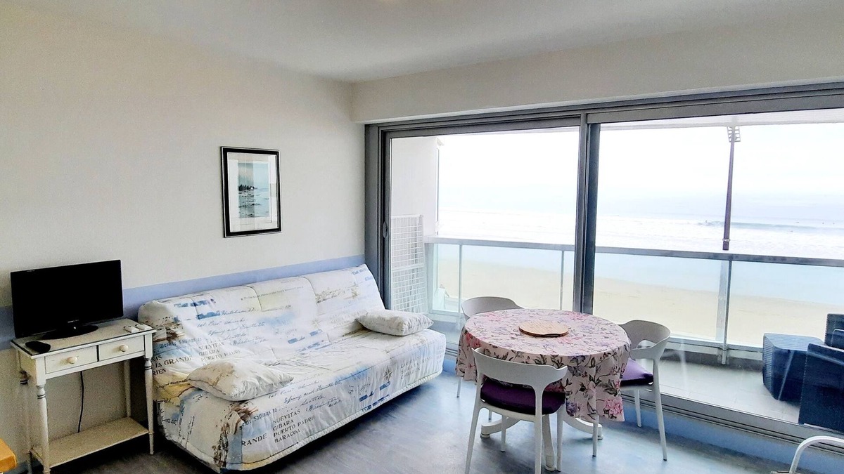 Les Sables d'Olonne Apartment | VENDEE GLOBE .FACE MER PLAGE LES SABLES D'OLONNE magnificent view. 2-3 persons