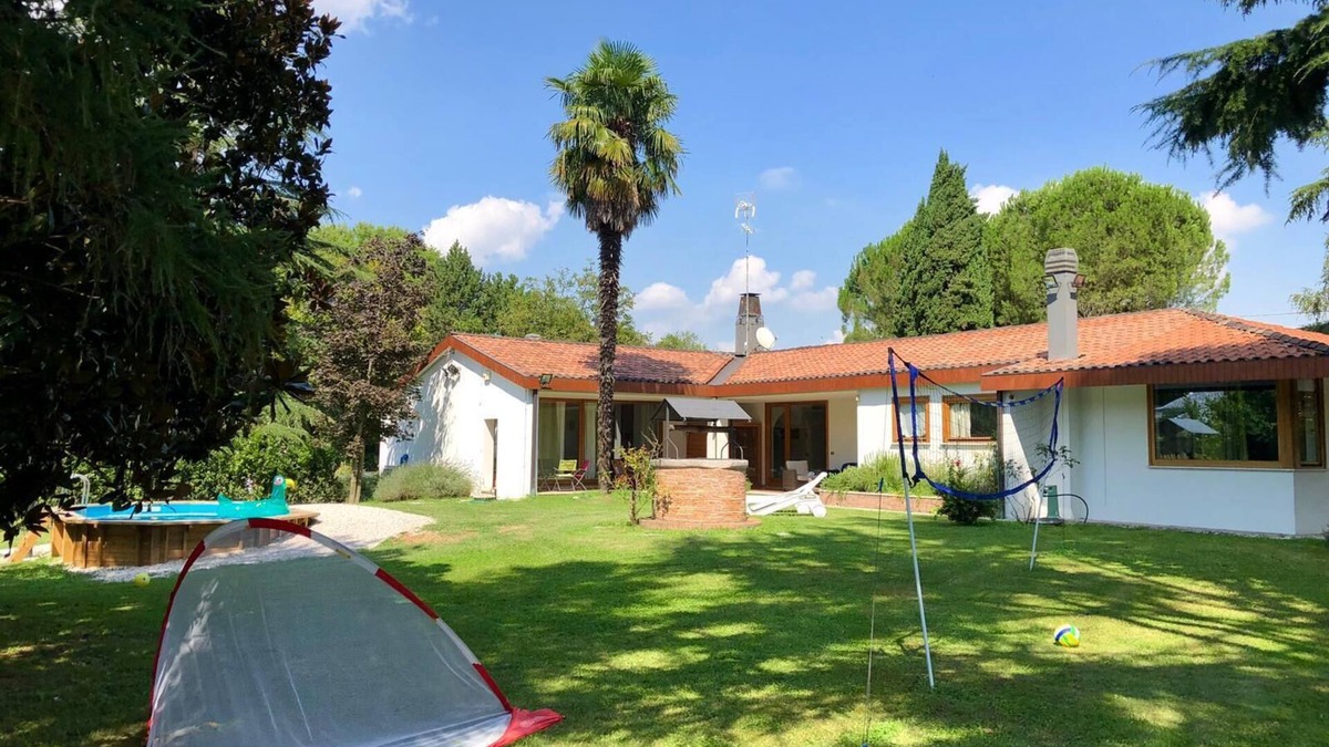 Casier Villa | VENICE 20min VILLA POOL AIR C. Wi-Fi PARK SAUNA on 1 Floor