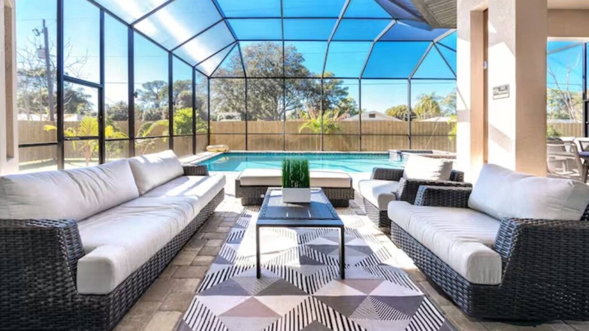 South Venice House | Venice 3 bedroom contemporary home with pool/spa and close to beautiful beaches