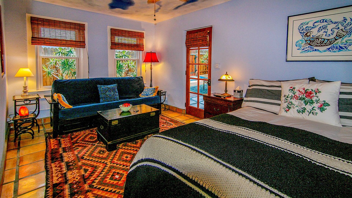 Venice Apartment | Venice Beach Oceanside Sanctuary ~ Steps to Beach! with Parking, BBQ, Cabana