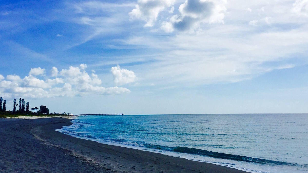 Golden Beach Villa | Venice Island with Private Beach 1 Minute Walk and Pool