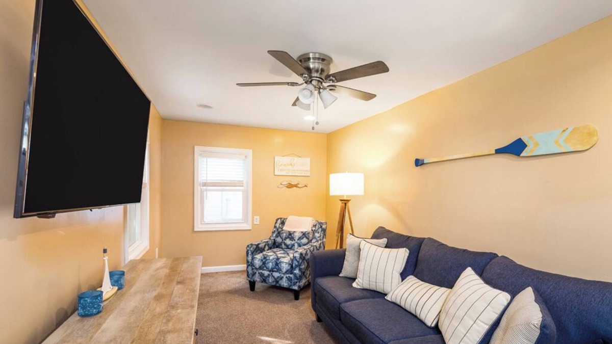 St. Leonard's Tract House | Ventnor Beach Cottage: Clean & Cozy + Walk 2 Beach