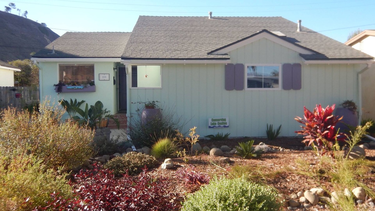 Ventura House | Ventura Oasis on a beautiful, quiet tree lined street, close to downtown & beach