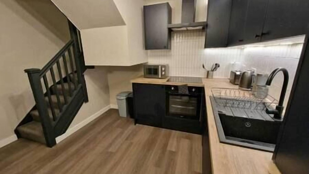Plasnewydd Apartment | Vere Room 1 - Double Room - En Suite - Close to City Centre