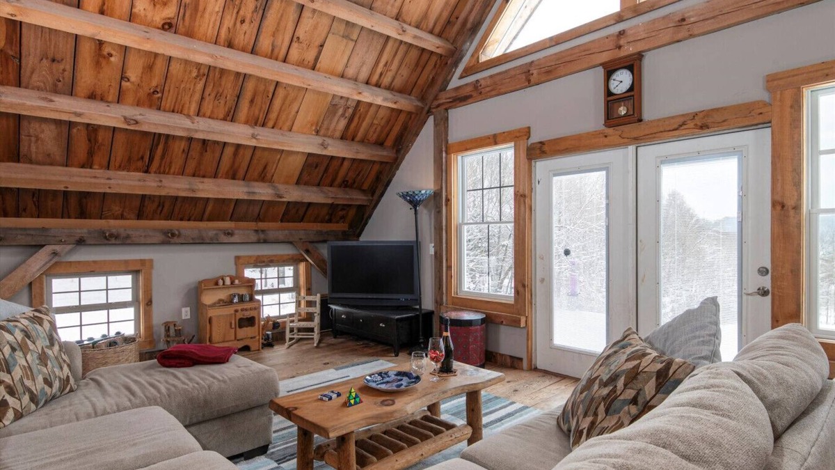 Brookfield House | Vermont Retreat: 3BR with Mountain Views & Trails