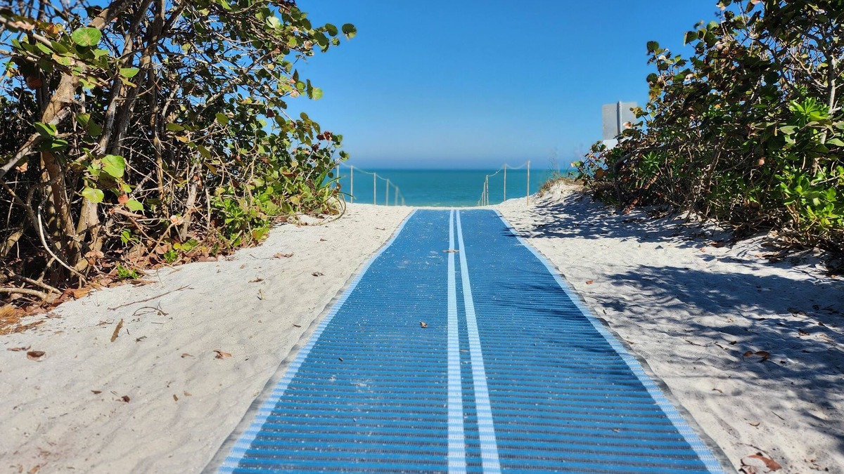 Silver Shores House | Vero Beach Riverfront Private Home! Hot Tub, Bike to Beach, Kayaking, SUP