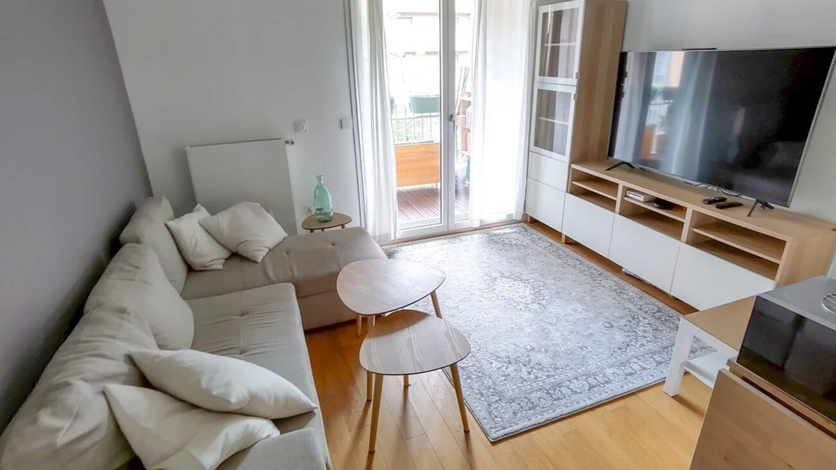 Chantiers Apartment | Versailles 2-room apartment, spacious, lovely terrace overlooking park, 3-minute walk from train station.