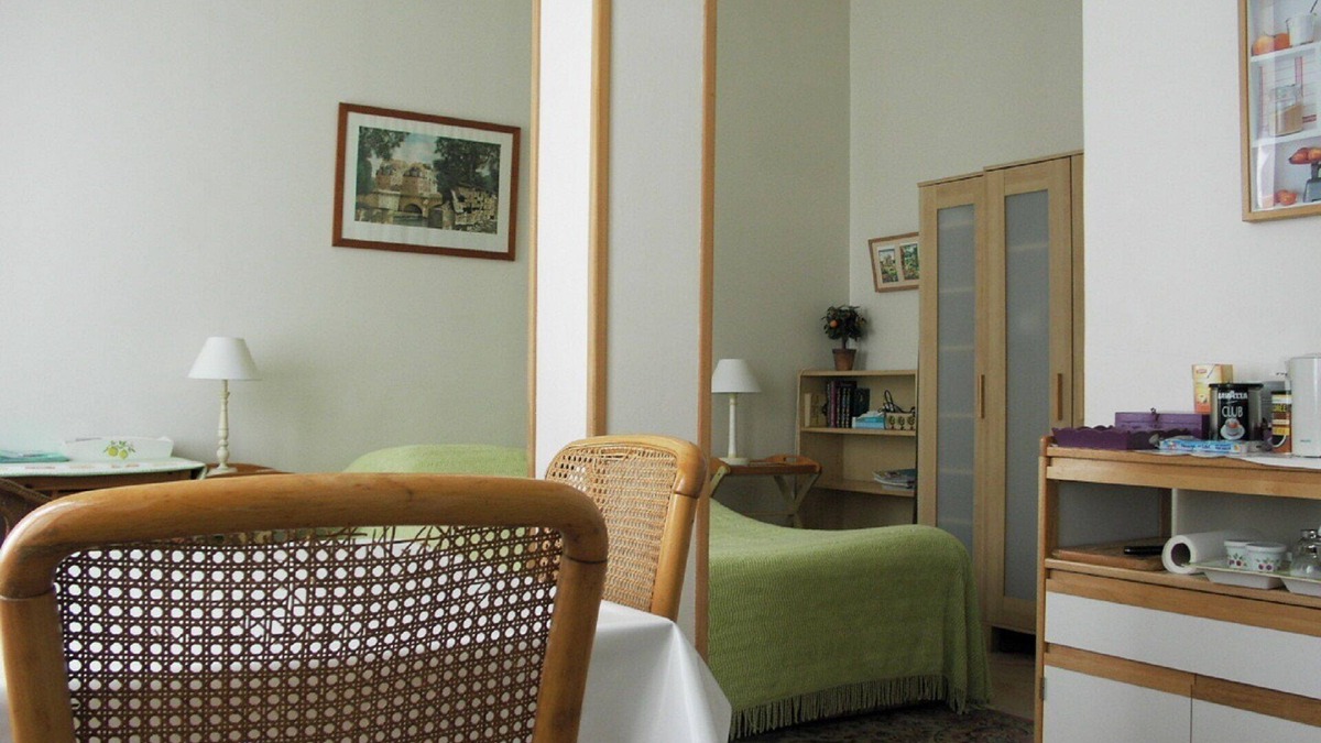 Notre-Dame Apartment | Versailles-Château: 2-star studio, central and quiet.