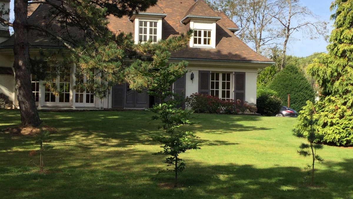 Le Touquet-Paris-Plage Villa | Very beautiful villa, edge of forest, near town center 5 bedrooms 4 bathrooms 240 m2.