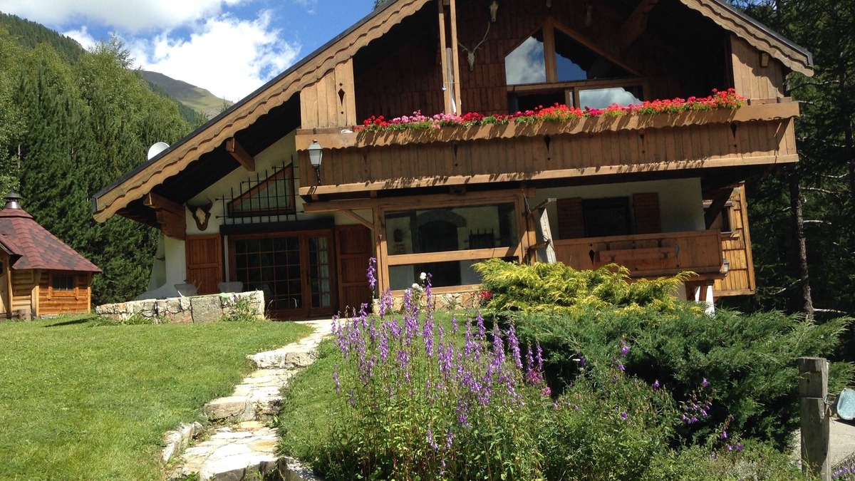 Abries Ski Chalet | Very beautiful, spacious, comfortable chalet well oriented, facing south with garden.