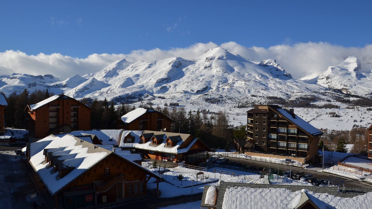 La Joue du Loup Apartment | VERY BRIGHT APARTMENT, AT THE FOOT OF THE SLOPES AND IN THE CENTER OF THE STATION