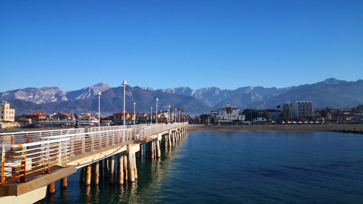 Marina di Massa Apartment | Very central apartment 300 m from the sea with parking space