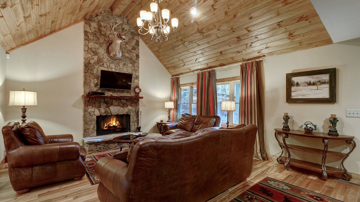 Glenville House | Very close to downtown Cashiers and just minutes away from Lake Glenville, Wi-Fi