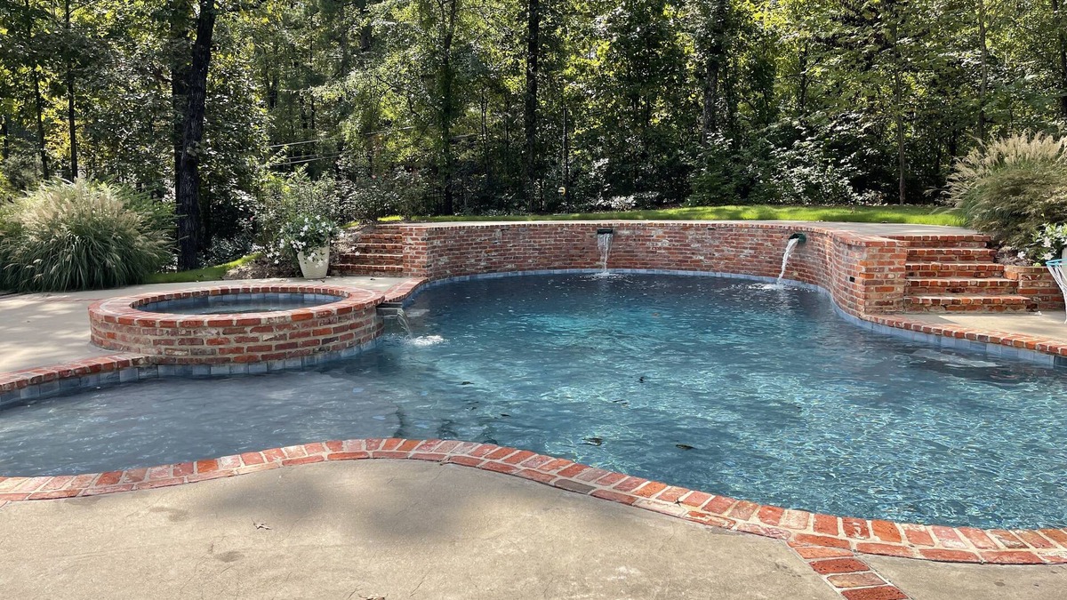 Oxford House | VERY CLOSE TO OLE MISS CAMPUS! Wonderful 1 Bedroom Pool House…GREAT Location!