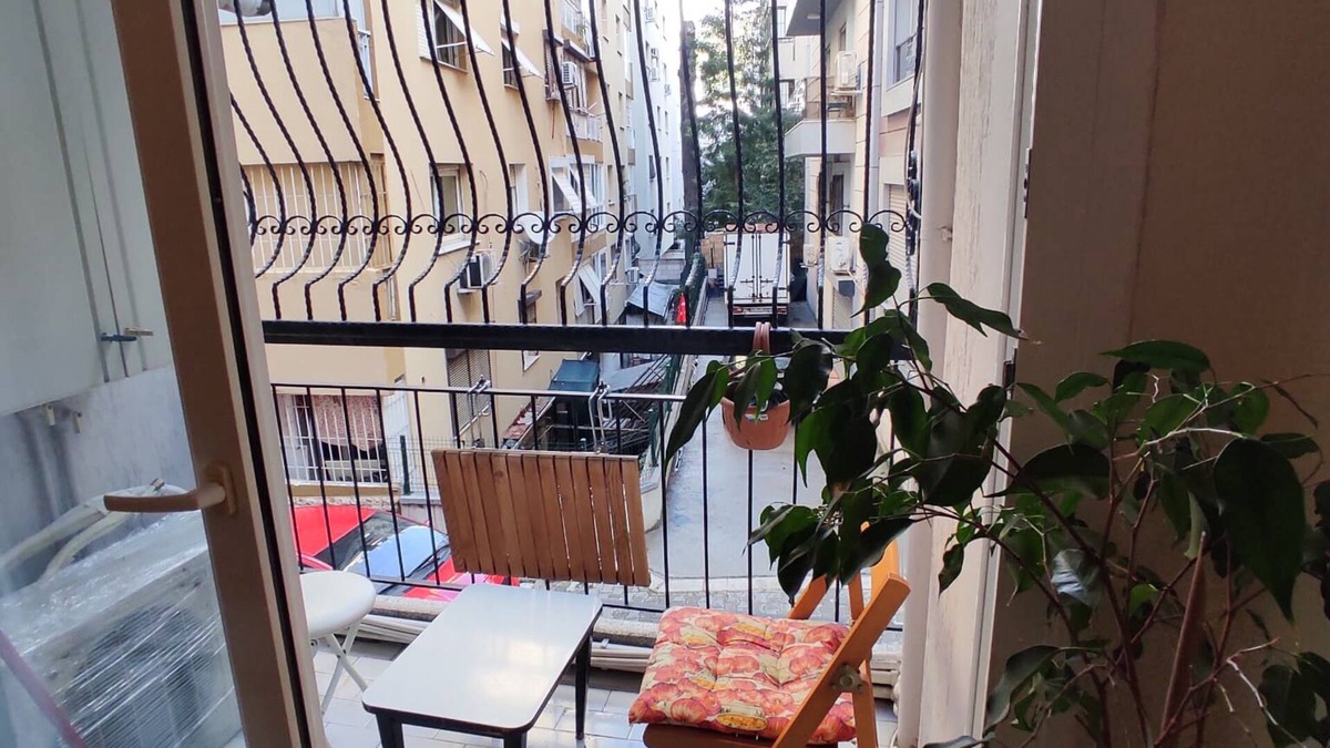 Konak Apartment | Very close to the seaside and tram in Göztepe - Konak