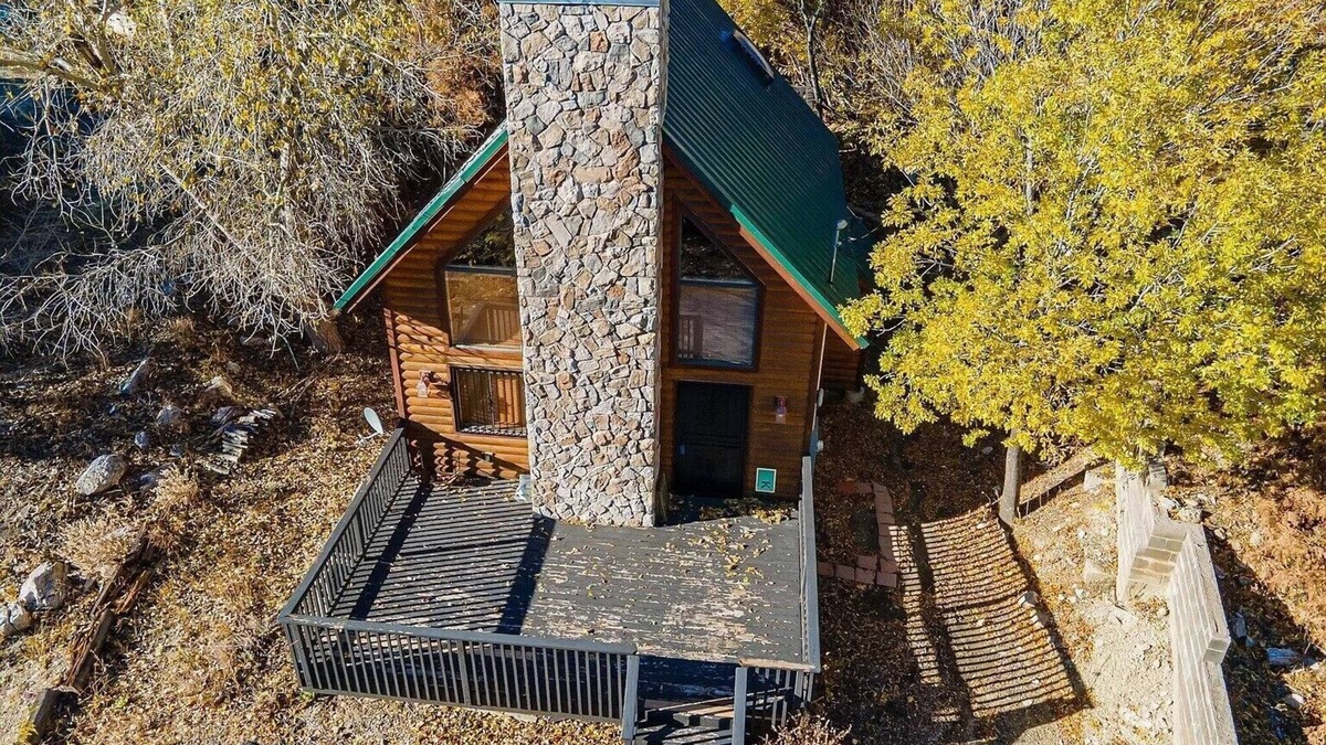 Mount Lemmon Cabin | Very cool family cabin with bear theme decorations, two decks and much more.