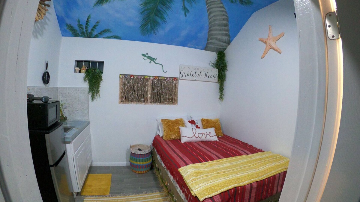 Perris Apartment | VERY COZY HAWAIIAN TINY STUDIO !