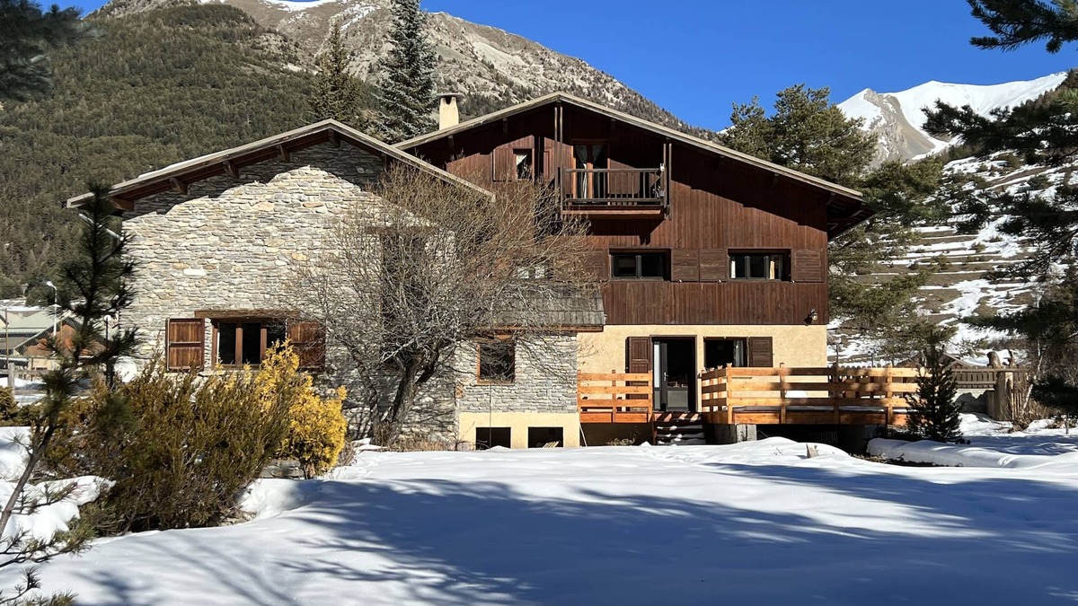 Mont-Dauphin Ski Chalet | Very large chalet in high mountains!