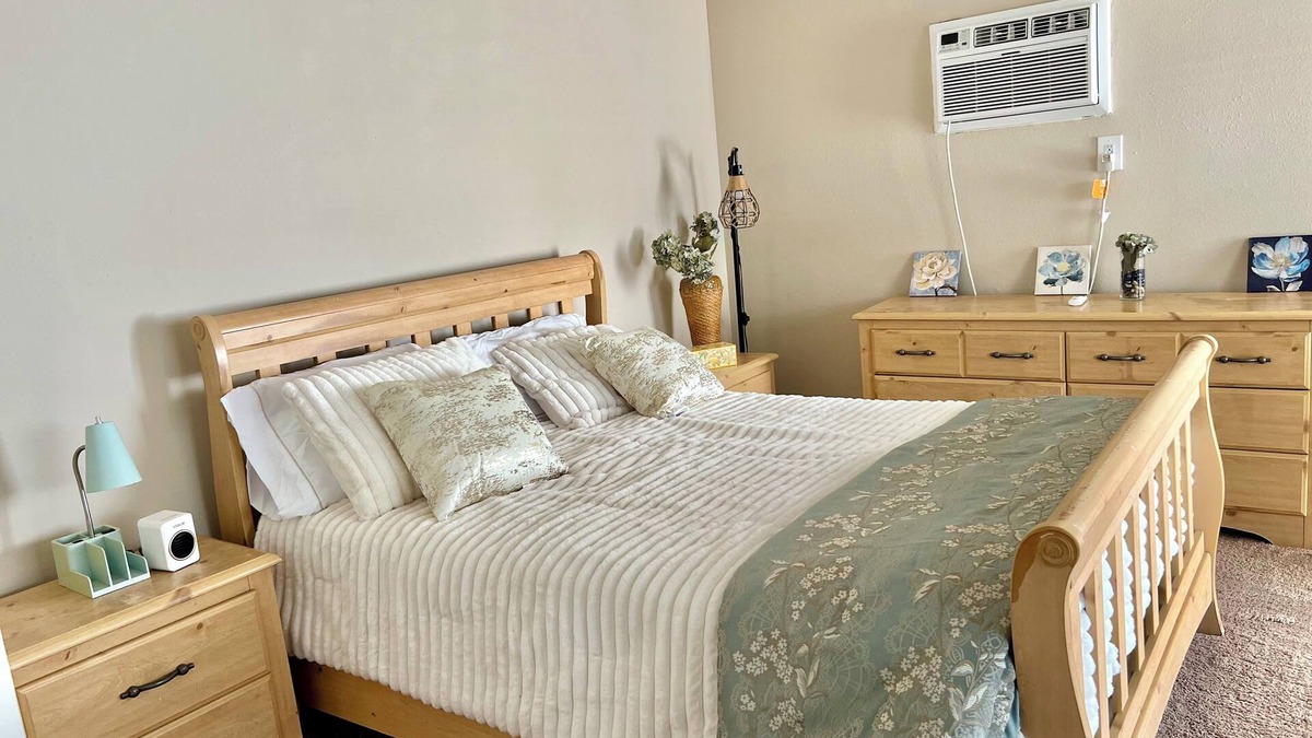 Hemet Apartment | Very Lucky POOL home, is a very cozy guesthouse close to Soboba and Idyllwild.