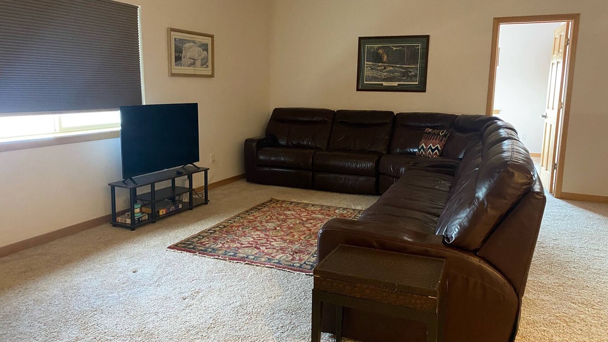 Big Piney Apartment | Very Nice 2 bedroom, 2 bath apartment. One block from downtown Big Piney, WY