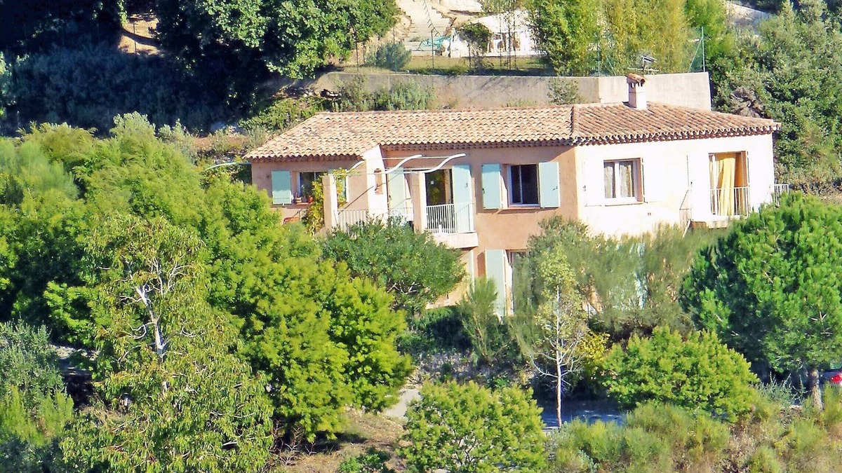 Cagnes-sur-Mer Apartment | Very nice 3-room apartment in a villa with garden and loggia