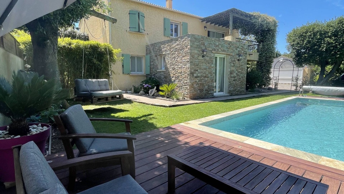 Oletta House | Very nice air-conditioned apartment with heated pool in charming villa.