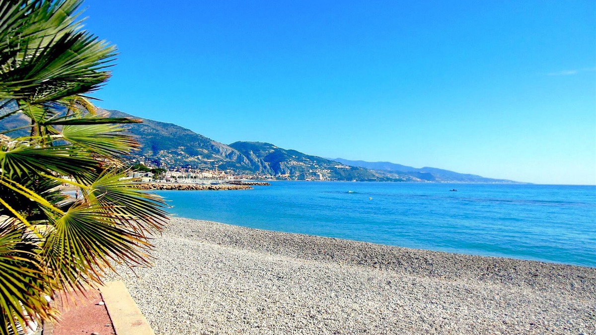 Roquebrune-Cap-Martin Apartment | Very nice air-conditioned studio - quiet with the sea at your feet