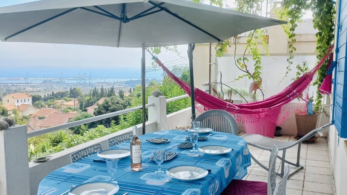 Verduron House | Very nice Marseille house with sea view, terraces, 15 minutes from the beaches