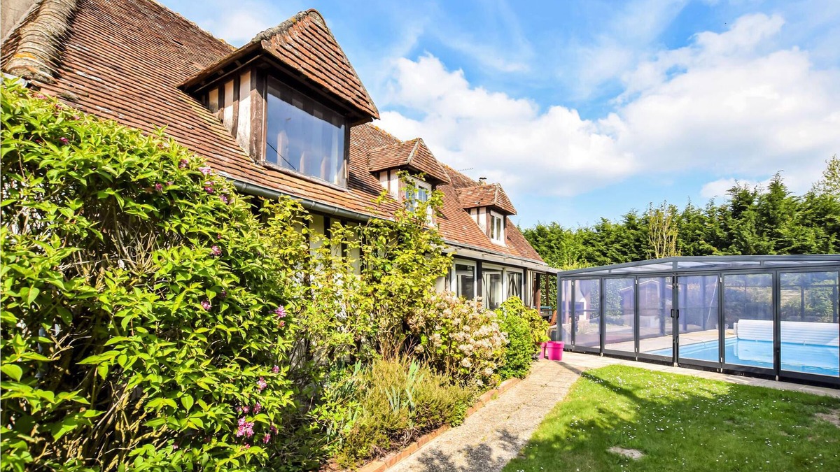 Fervaques House | Very nice Norman half-timbered house with covered heated pool and indoor Jacuzzi.