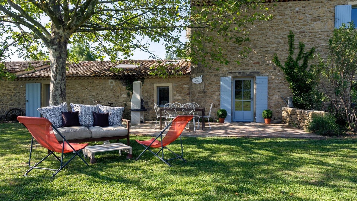 Grans House | VERY NICE PROVENÇAL HOUSE 6 people countryside garden swimmingpool play area SPA