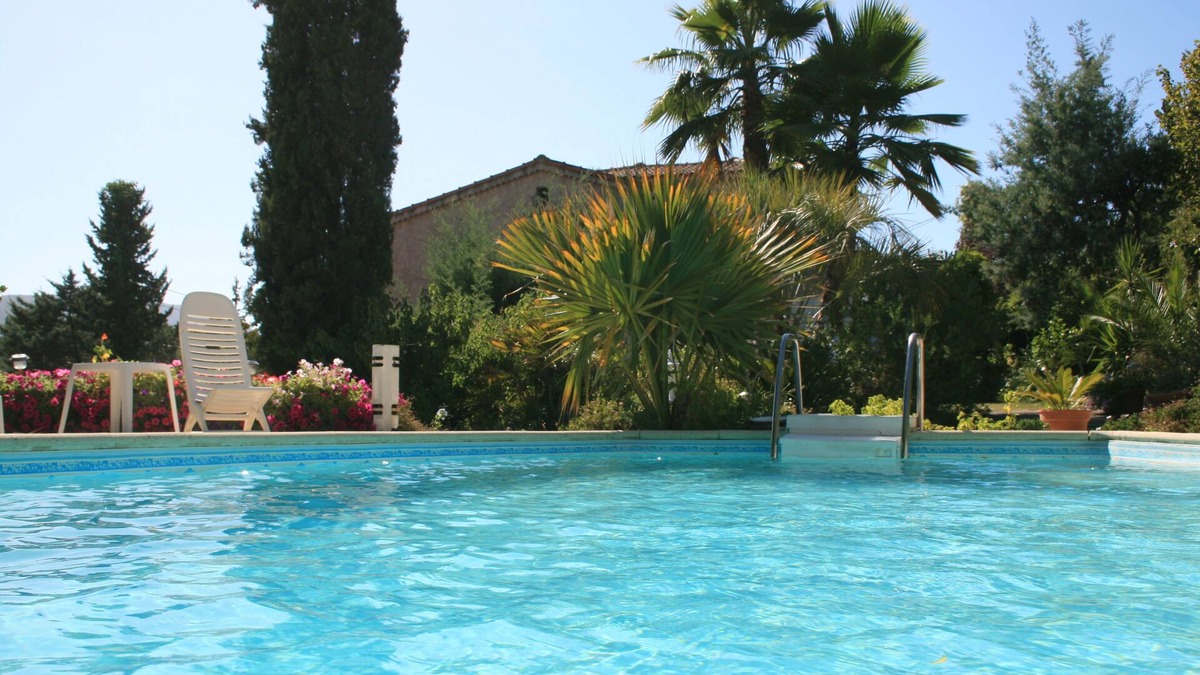 Afa House | Very nice T2, ground floor villa with pool and beautiful Mediterranean garden!