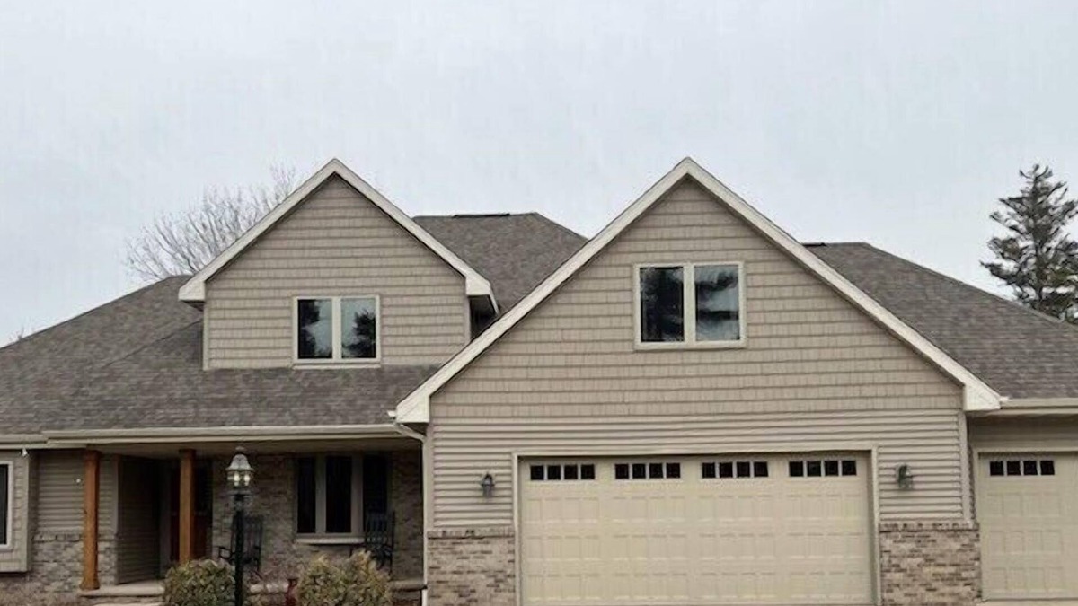 Oshkosh House | Very nice Three-bedroom Home for Rent for 2024 EAA AirVenture