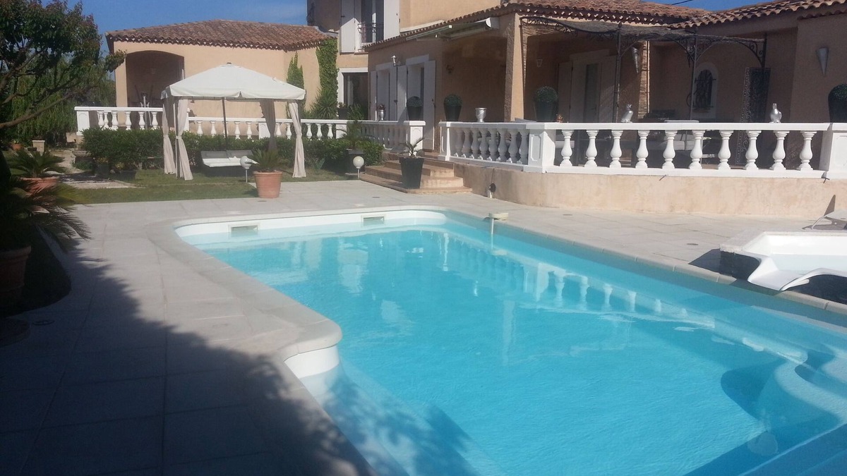 Gignac-la-Nerthe Villa | VERY NICE VILLA FOR 10 PEOPLE MAXIMUM