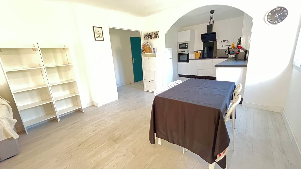 La Valbarelle Apartment | Very pleasant large apartment, ideally located, gated community marseille 11
