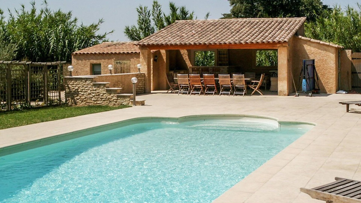 Taillades Villa | Very pleasant private villa with heated pool in the Luberon