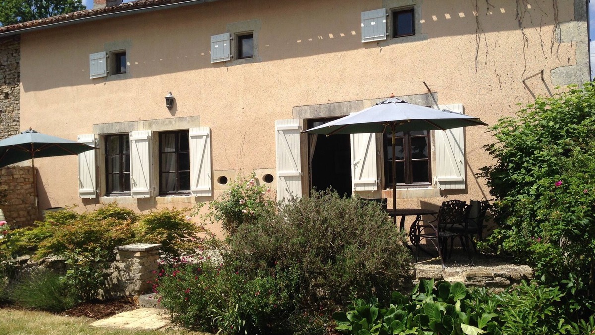 Vieux-Ruffec Other | Very private, 5 bedroomed, detached farmhouse with own pool, peaceful location.