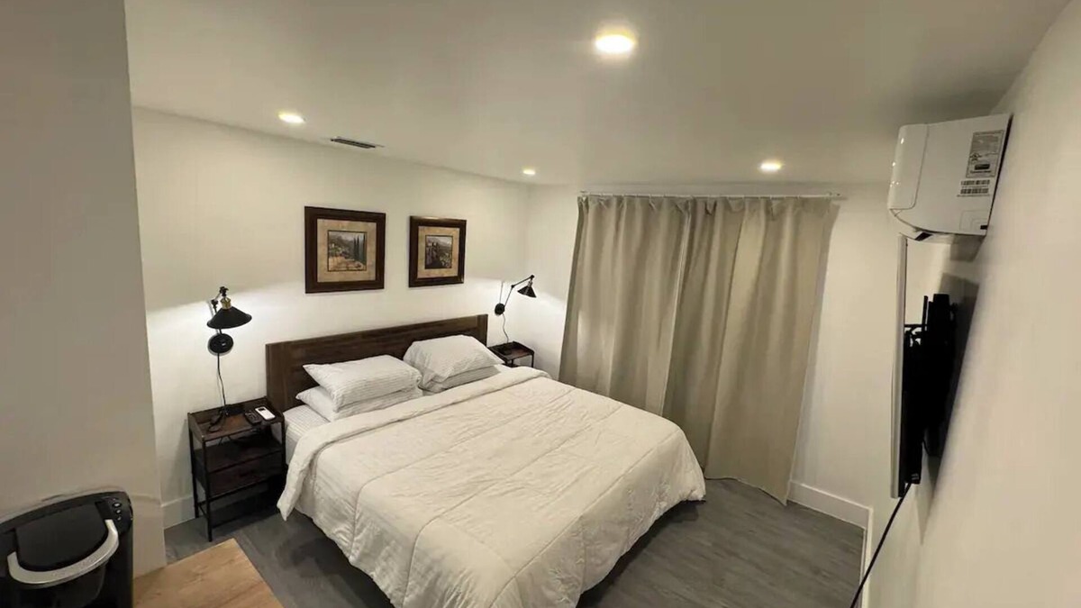 North Miami Beach House | Very private & comfortable suite