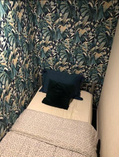 Cite Paul Eluard House | Very Small Private room 100cmx200cm only for sleep 7pm-11am NO KEY