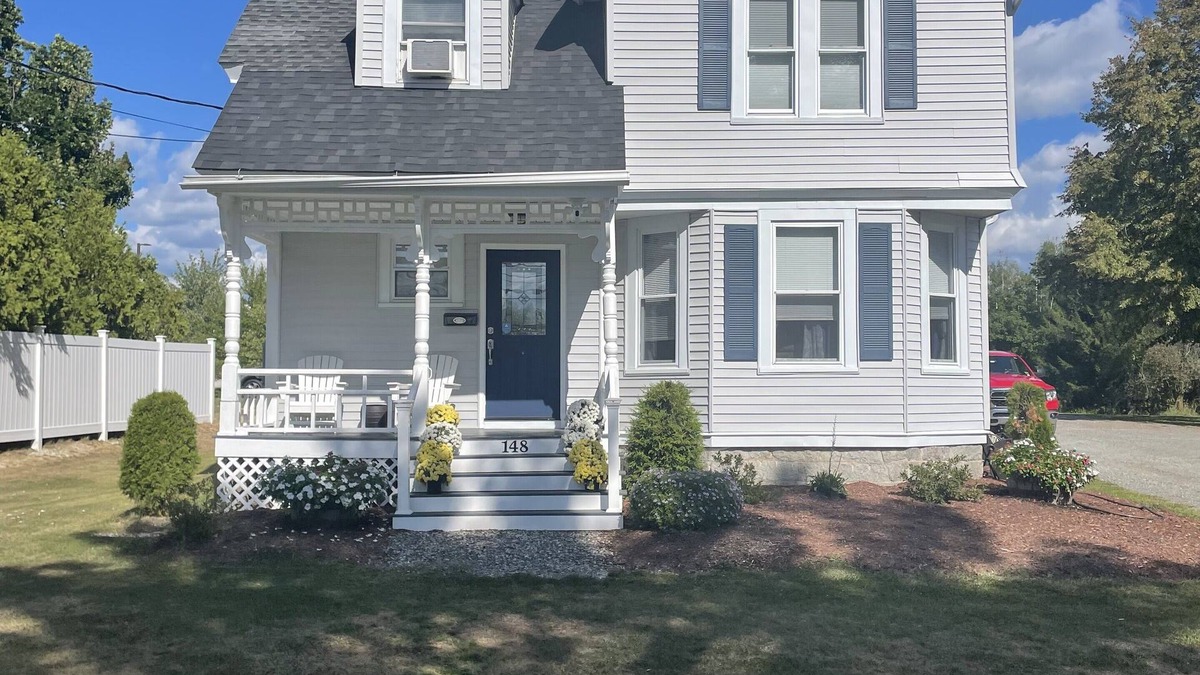 Orono House | Very Spacious 5-bedroom, 3 bath house. Walk onto UMaine campus