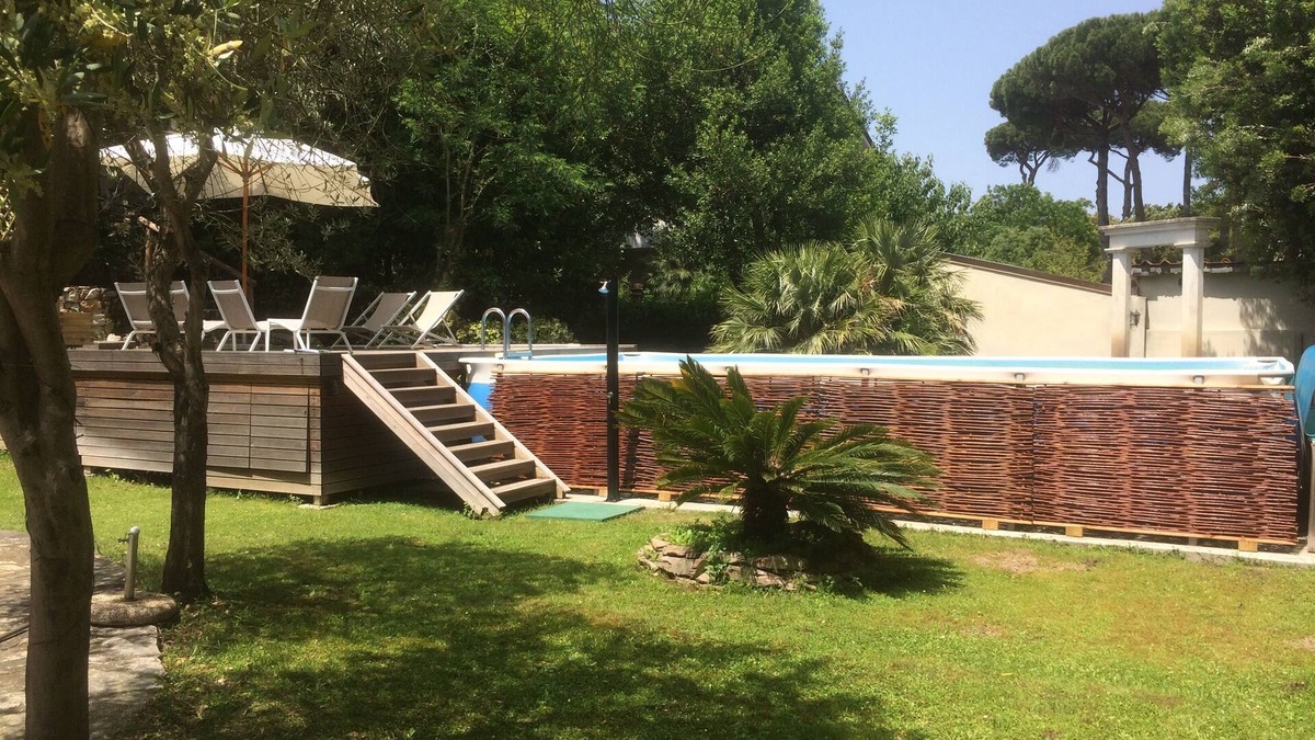 Tirrenia Villa | Very spacious villa in Tuscany with large garden. Beach and golf course within walking distance