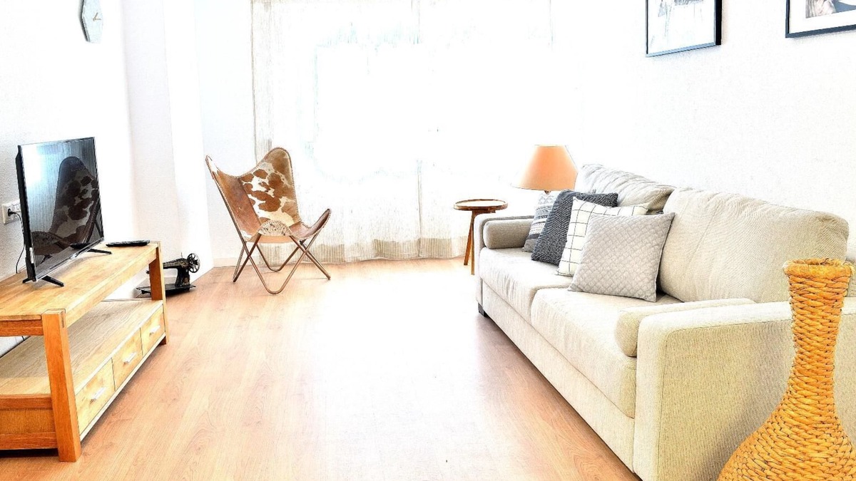 Alicante City Centre Apartment | Very sunny terrace in 1 bedroom apartment