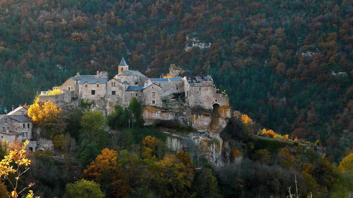 Cantobre Cottage | Very well equipped 3* Gîte in Cantobre with Valley views you'll never forget