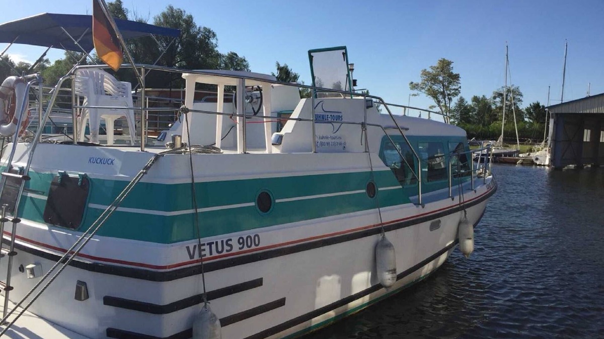 Zeuthen Boat Rental | Vetus 915 - license-free houseboat - KUHNLE-TOURS Zeuthen